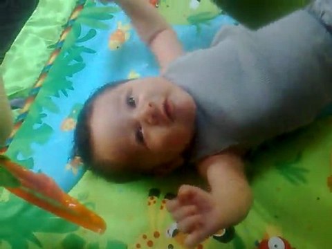 Premiers Sourires Bébé Saïan - 08 juin 2011 - 2 mois