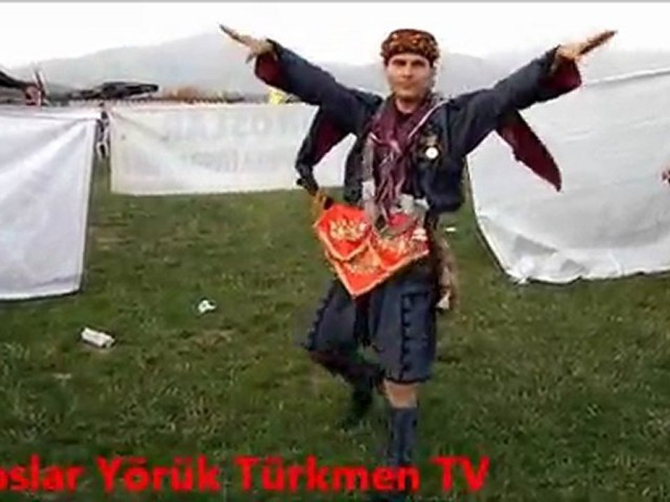 2011 İZMİR YÖRÜK ŞÖLENİNDE  AHMET EFE ZEYBEK  GÖSTERİSİ