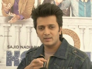 Riteish Deshmukh Recalls Funny Memories With Mithun In Housefull 2 - Bollywood News