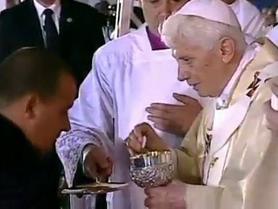 Pope gets warm welcome in Cuba