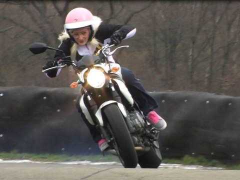 LA SUZUKI 650 GLADIUS, UNE MOTO DE GONZESSE?