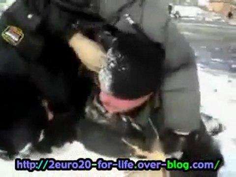 Un Russe complètement ivre ou juste abrutis