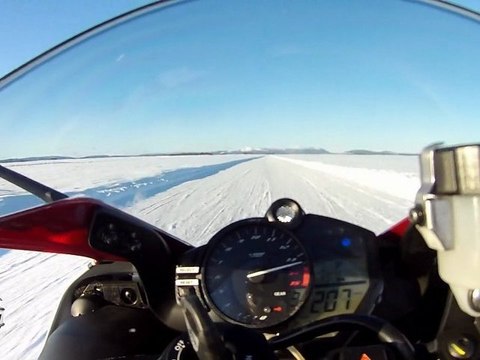 EXTREME - THE FINAL FIGHT - YAM R1 VS PORSCHE GT3 RS : 258 KM/H SUR LA GLACE