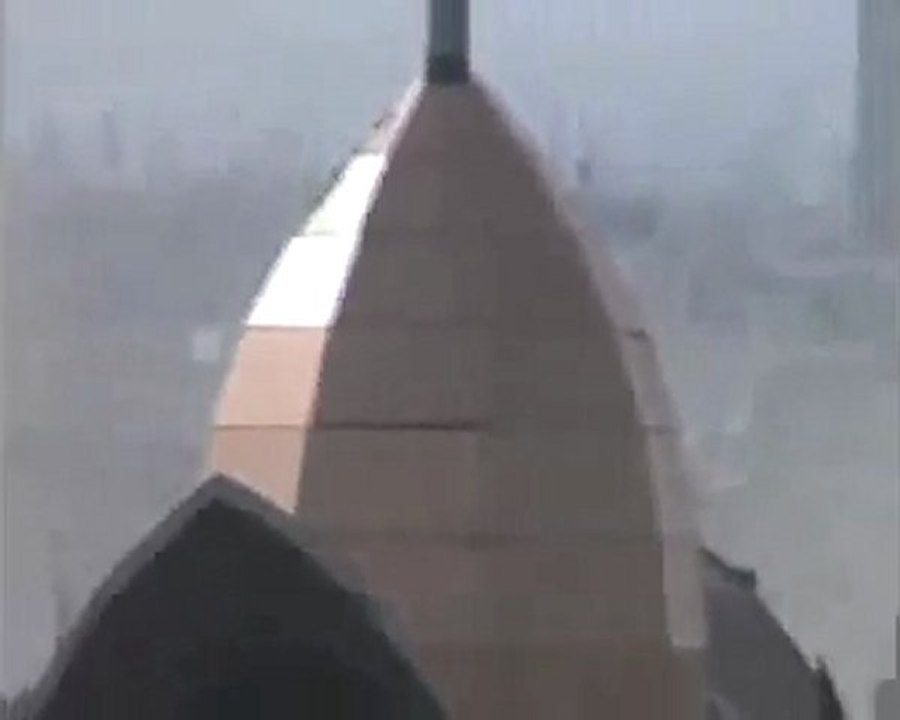 فري برس  قصف أحياء مدينة حمص  با المدفعية  وأحتراق للمنازل 26 3 2012