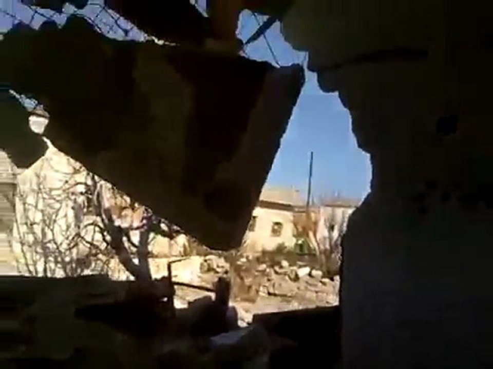 فري برس ريف حماه المحتل قصف منزل عامر الزعوط في قرية التويني بالصواريخ   سهل الغاب   حماه26 3 2012