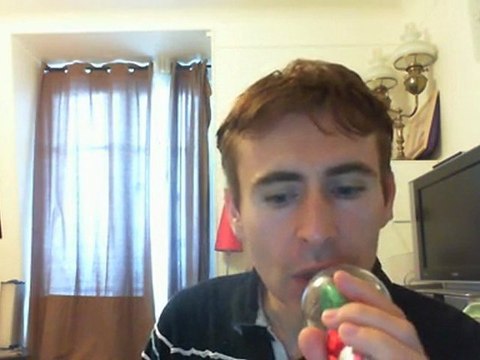 Wiwi égratigne la nuit est à nous de Tiny Yong