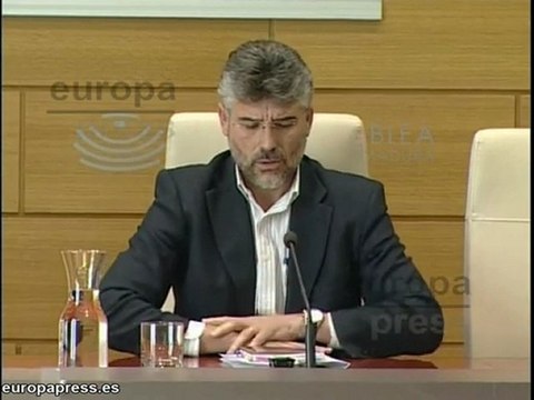 Escobar cree que Lara trata de forma diferente a IU Andalu