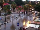 Dia de calor e chuva em Luanda