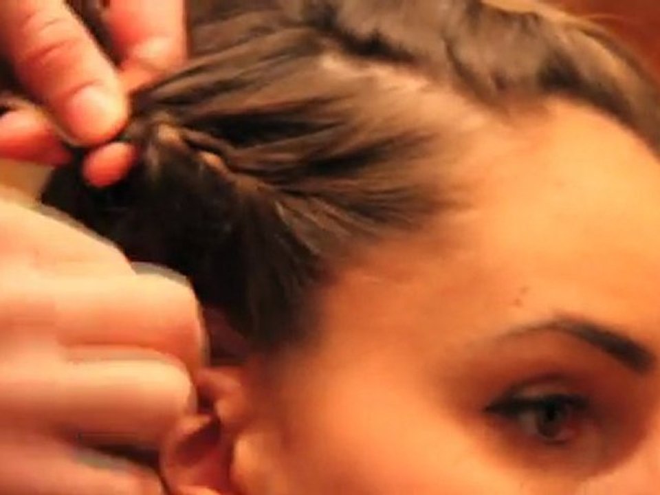 Comment faire un chignon ethno-chic en 2 minutes ?