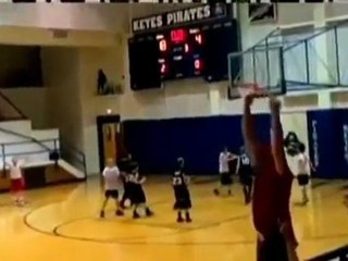 Çocuk çocukluğunu unutmuş