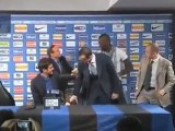 Mario Balotelli s'incruste en conférence de presse