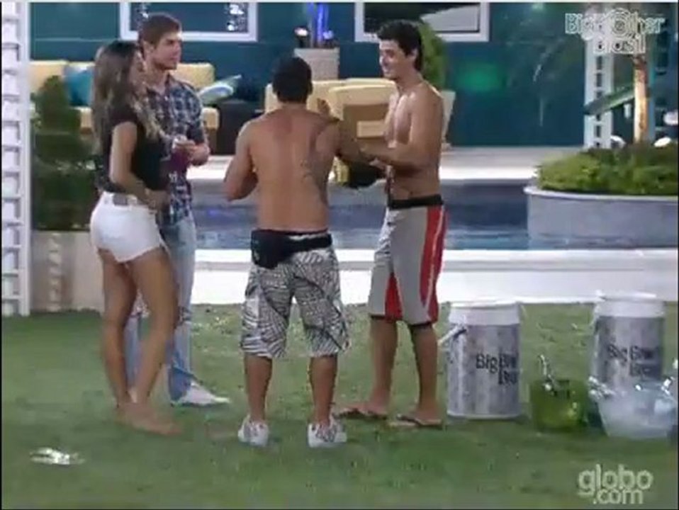 "Eu gosto do dedo dele" 06/03