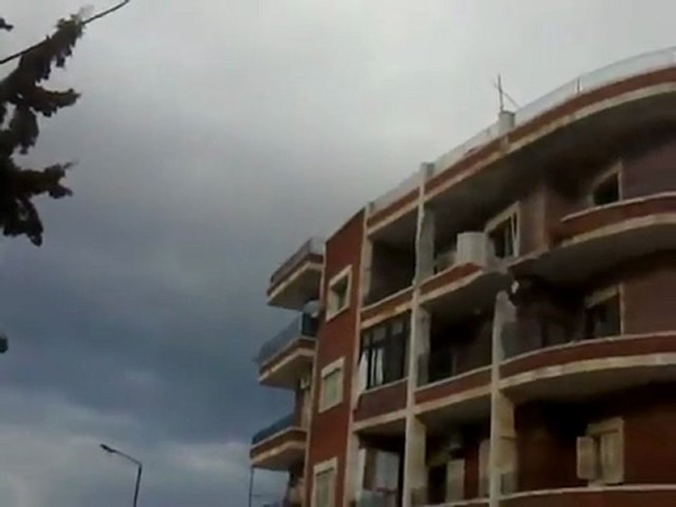 فري برس مدينة ادلب آثار القصف العشوائي على البلدة  27 3 2012