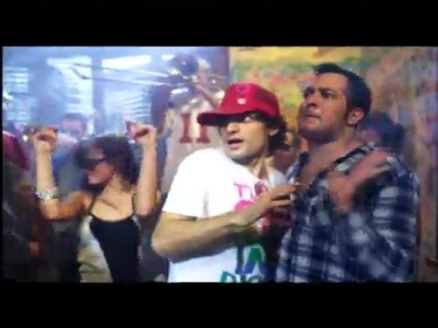 Bora Uzer - Aramızda Bir Gerginlik mi Var ?