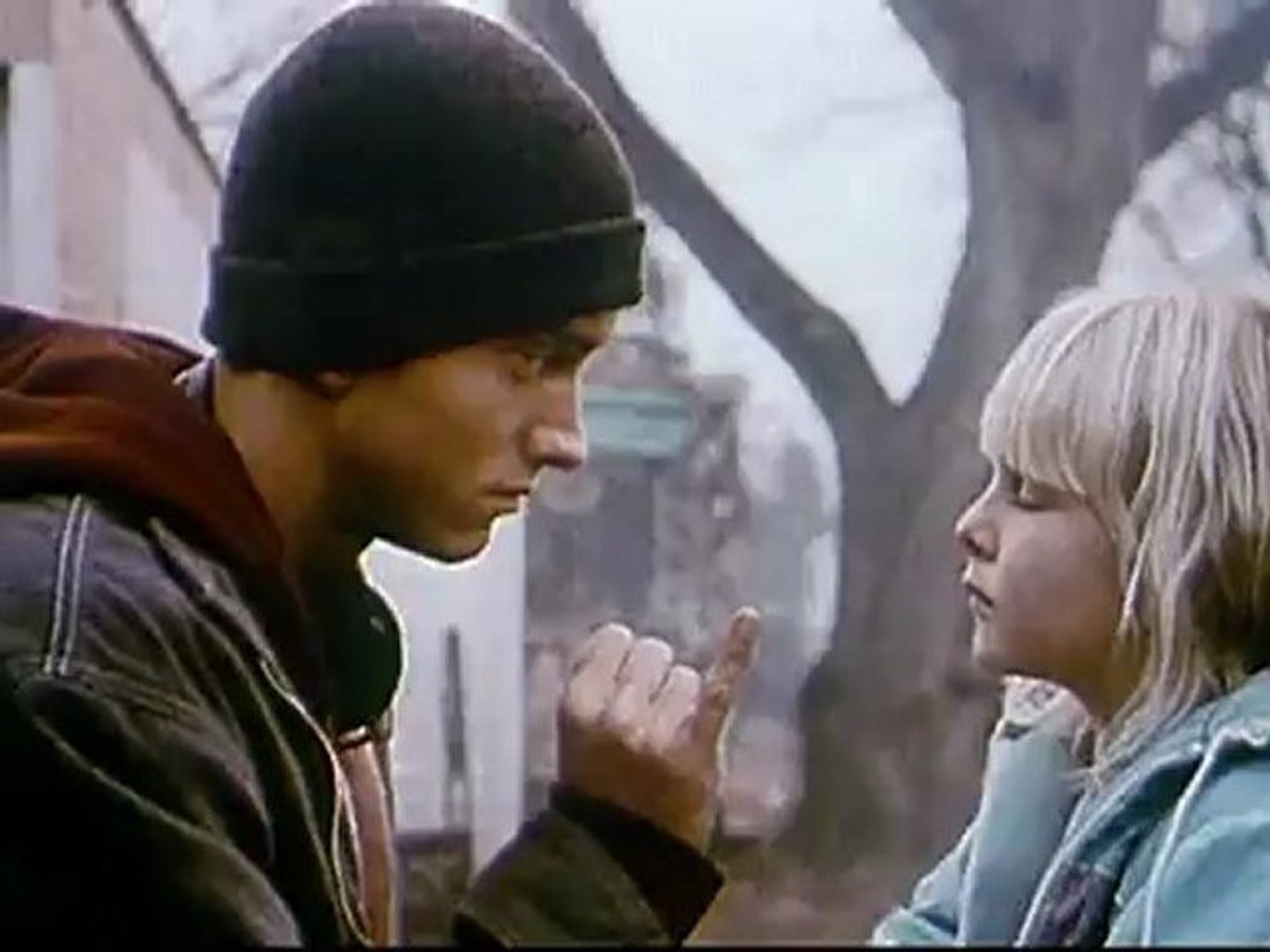 Mile friend. 8 Mile 2002. Эминем с сестрой 8 миля.