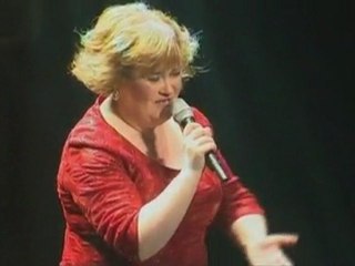 Robin Gibb has surgery, Taylor Swift to be honored