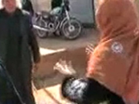 فري برس ريف حماه المحتل دموع احدى الثكالى في جبل شحشبو مؤثر جدا جدا28 3 2012