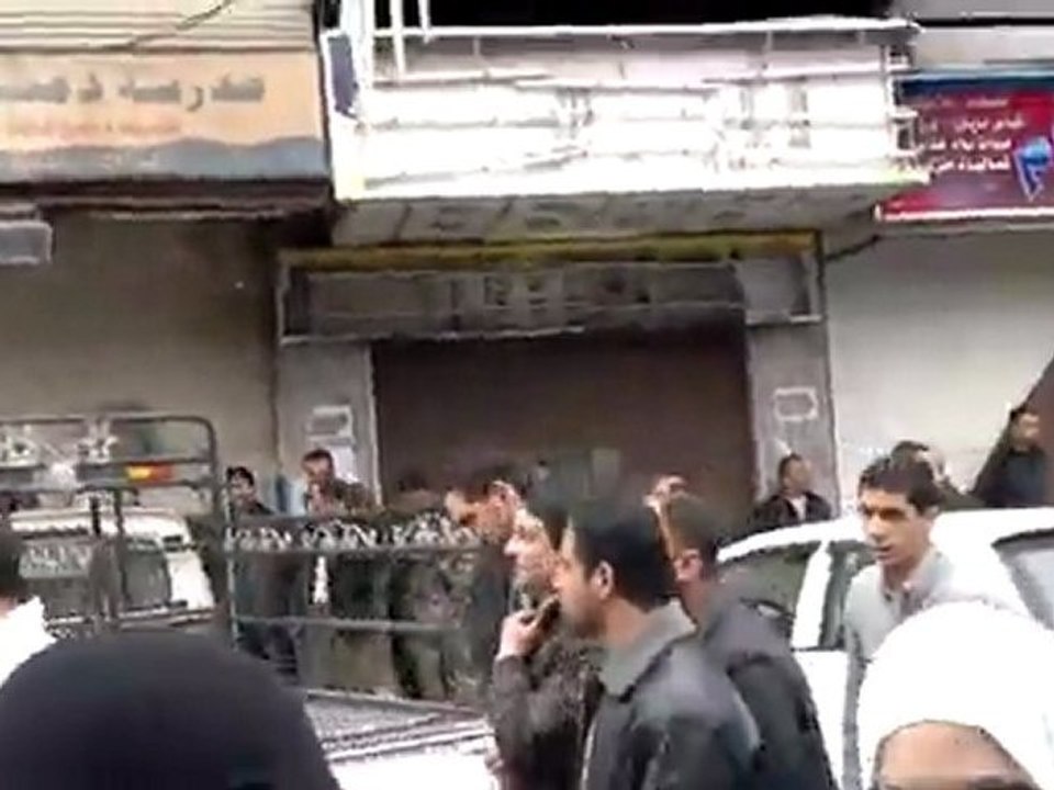 فري برس دمشق قائدنا للابد سيدنا محمد في وجه الشبيحة شهيد الميدان  28 3 2012