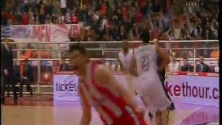 Amazing dunk by Kostas Papanikolaou (Olympiacos vs. Siena  Euroleague  Playoffs - G3)