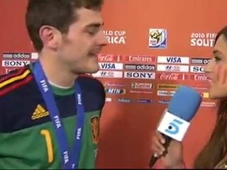 Bóng Ðá _ Nụ hôn ngọt ngào của Casillas - Carbonero tại VCK World Cup 2010