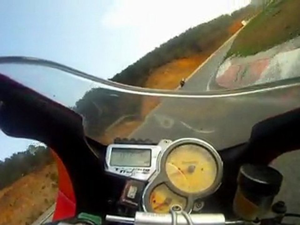 Battle run a Ales Jeremy la grenouille (ZX6R) JM la glisse (KTM 990 SMT) Lolo supermot 'Ducati hypermotard) et Moi (Benelli Tornado 900 Tre)