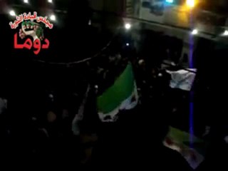فري برس ريف دمشق مظاهرة مسائية في مجلس العزاء في دومـا28 3 2012 ج1