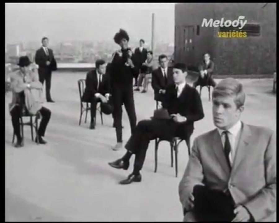 --DIONE WARWICK -- (1964) ""Walk on By""