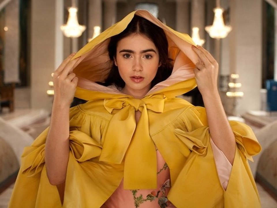 ESPELHO MEU, ESPELHO MEU! HÁ ALGUÉM MAIS GIRA DO QUE EU? - Trailer Dobrado