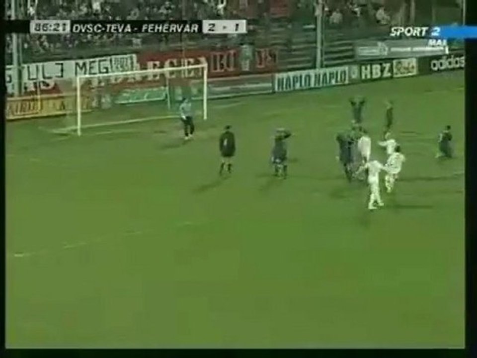 il loupe un penalty mais...
