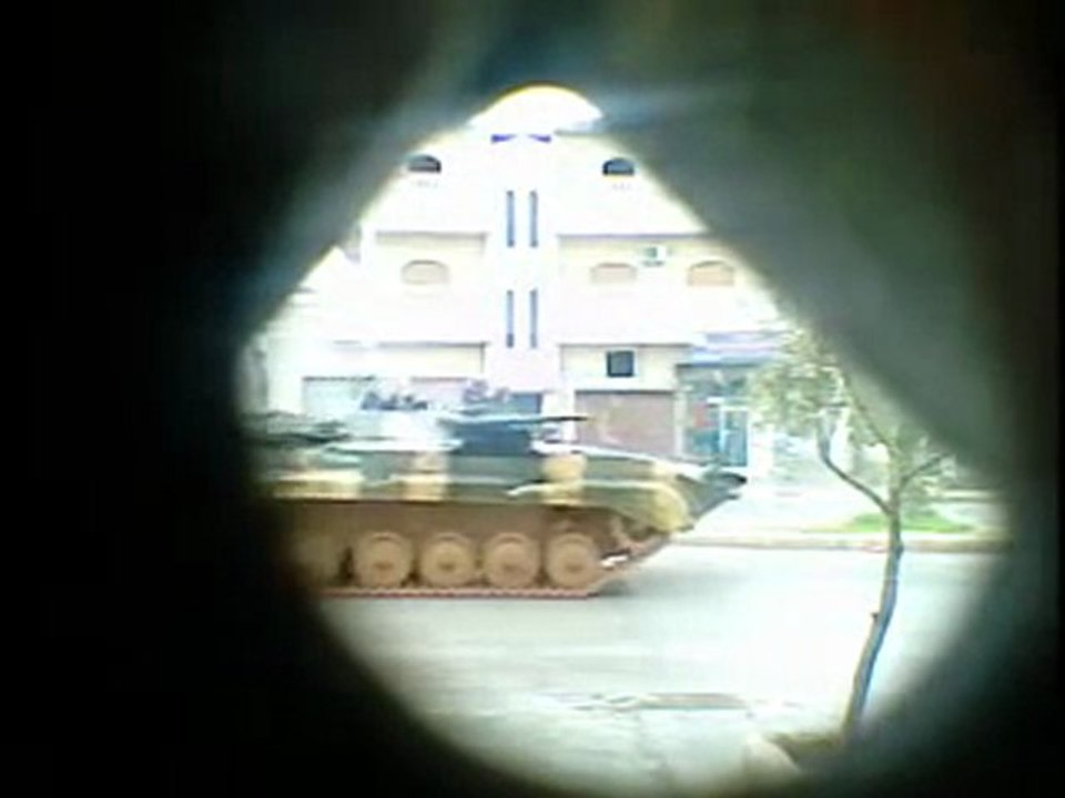 فري برس حماة المحتلة اقتحام الدبابت و المدرعات لحي الأربعين 29 3 2012