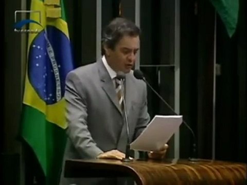 Aécio Neves: Senador homenagem a Eliseu Resende