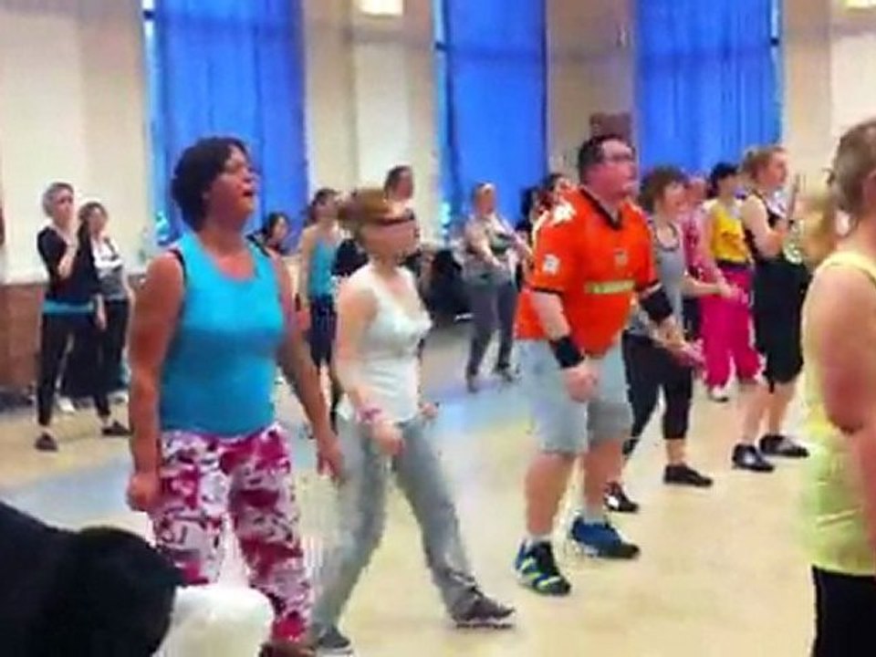 Lili Zumba :  LMFAO - I'm S*** and I Know it - encore et toujours ( Cours Esquerdes)