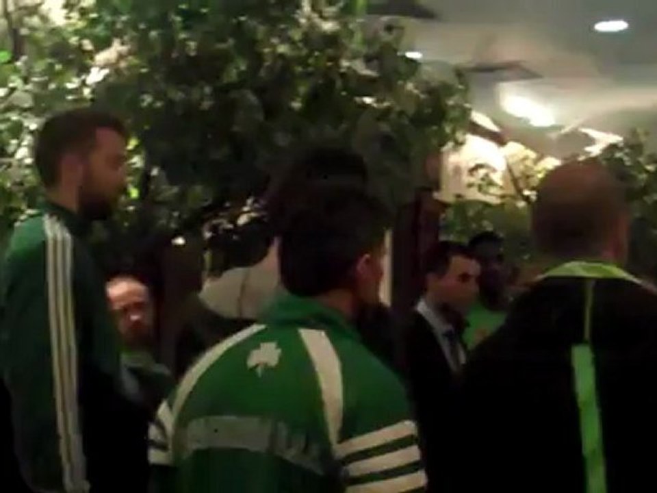 Οι παίκτες του Παναθηναϊκού στο ξενοδοχείο μετά...
