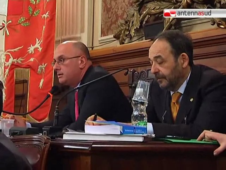 TG 30.03.12 Petruzzelli: il sindaco Emiliano sp...