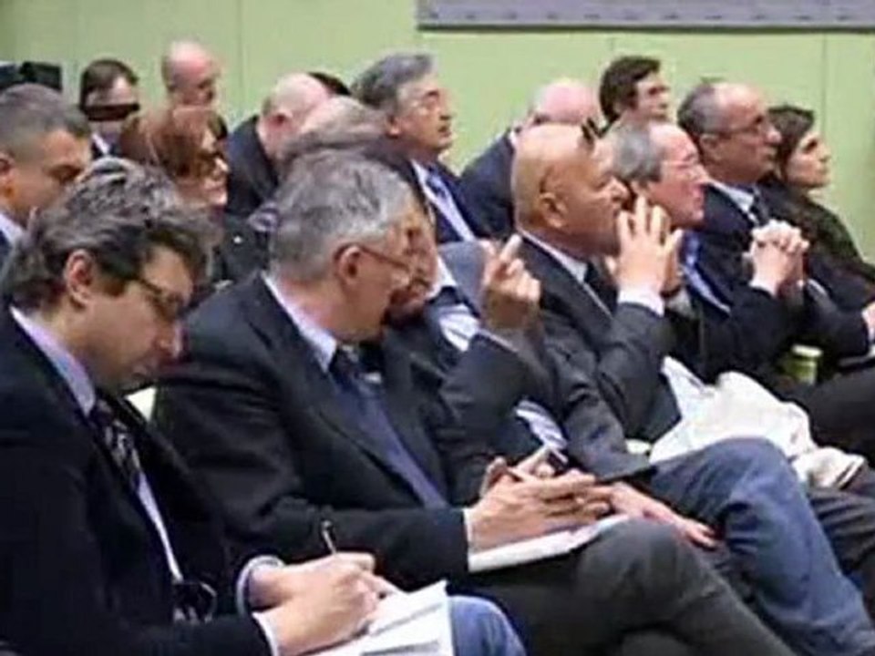 Presentazione Rapporto Economico, Maggioli contestato da manifestanti