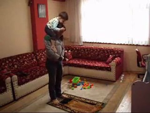 Dudu admininin Namaz kılmasını engelleyemeyen çocuk