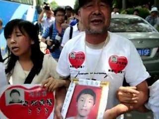 'Full-body' audit finds abuses at China Apple plants