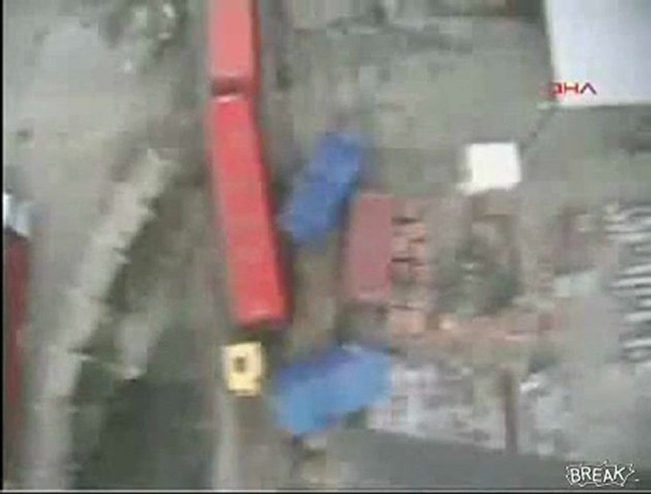 un homme est percuté par un camion et un train