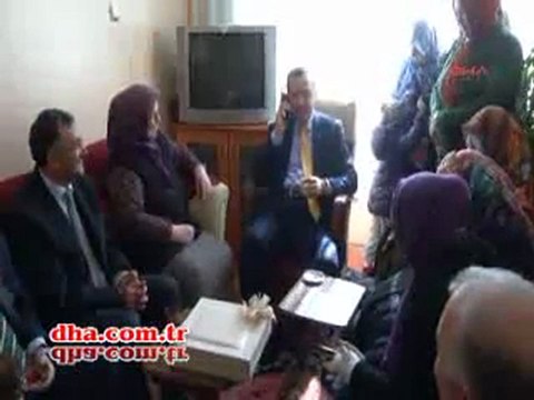 Evin Telefonu Çaldı Telefonu Başbakan Açtı