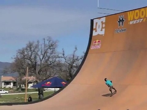 Enfant de 12 ans rentre un 1080 en skateboard