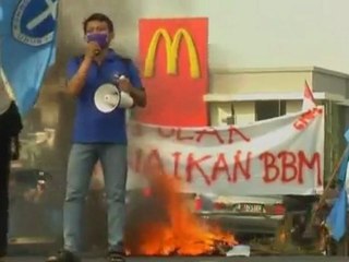 Indonesians protest fuel price hikes