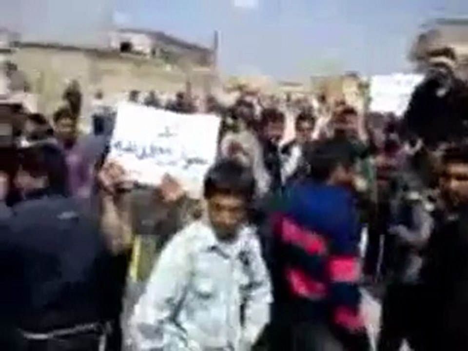 فري برس حلب منبج مظاهرة جامع سوق الهال جمعة خذلنا العرب30 3 2012 ج1