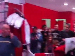 RedPlanet.gr: Ο Μιραλάς στο Red Store