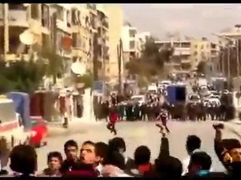 فري برس حلب صلاح الدين الأحراريحيون الجيش الحر أمام الأمن 30 3 2012 ج4
