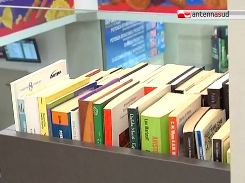 TG 30.03.12 Aeroporto Karol Wojtyla di Bari: i viaggiatori leggono gratis