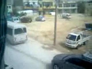 فري برس حلب الأشرفية الامن يداهم حي بني زيد 30 3 2012ج1