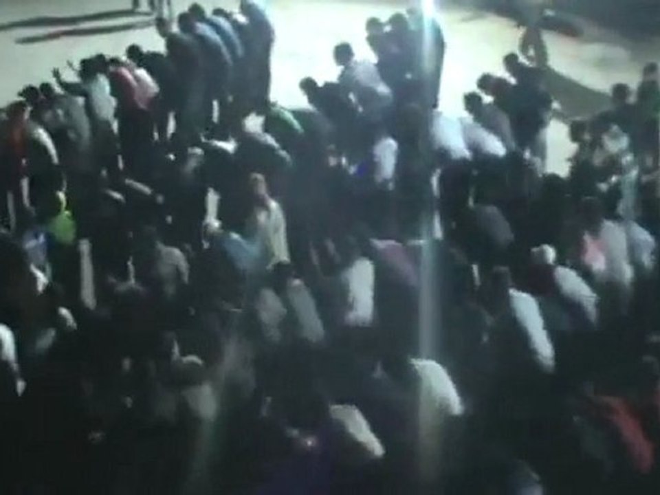 فري برس حماه المحتلة جنوب الملعب ويلي بيقتل شعبو خائن رائعه جداً 30 3 2012 ج1