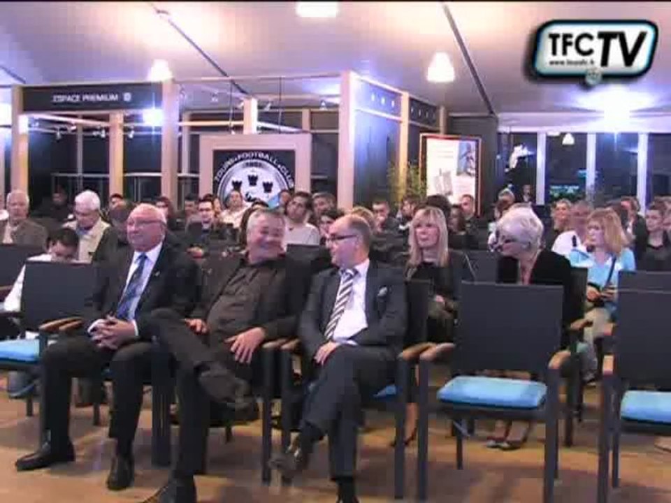 97 sportifs pro jouent le jeu, Olivier GIROUD Parrain de l’action Solid’Art