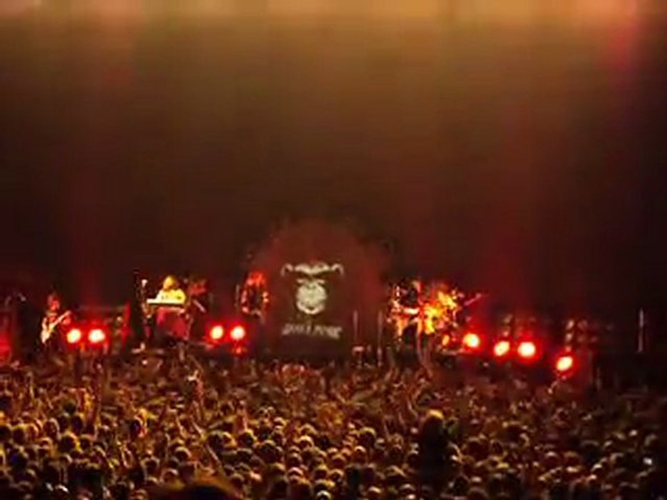 Concert Shaka Ponk- sex ball+petit tour dans le public (!!) - le Liberté à Rennes - 30mars2012 -