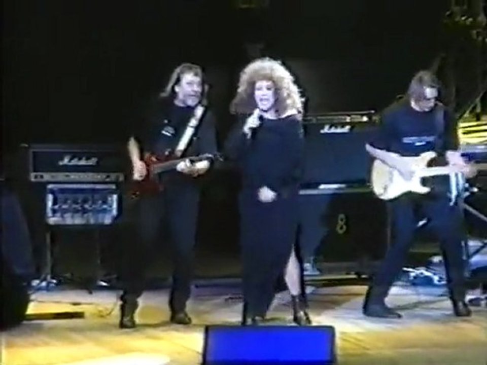 Рождественский каприз А Пугачева Ах,как живётся мне ...